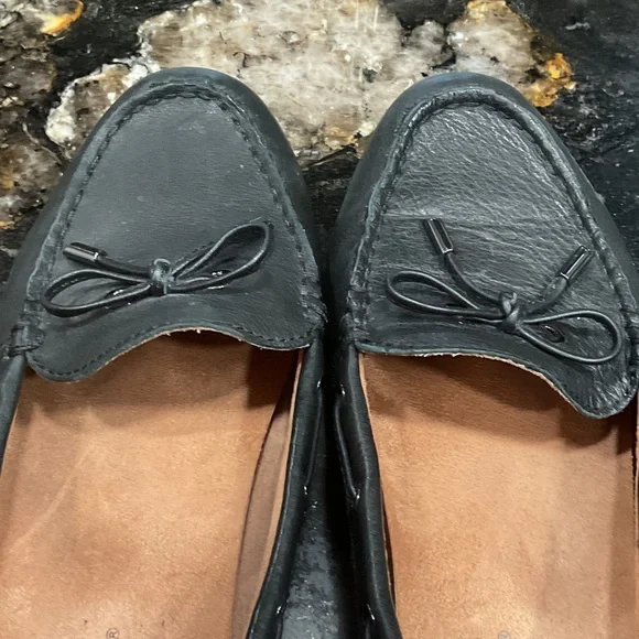 Vionic Virginia Women's Classic Black Leather Loafers - Picture 8 of 8